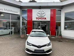 Weiß Gebraucht 2019 Toyota Auris Team Limousine | 12.190 € (Fairer Preis)