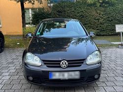 Schwarz Gebraucht 2004 VW Golf IV Kleinwagen | 2.100 € (Fairer Preis)