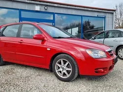 Rot Gebraucht 2007 Kia Cerato Active Kombi | 650 € (Superpreis)