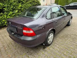 Andere außenfarben Gebraucht 1996 Opel Vectra Limousine | 1.200 € (Fairer Preis)