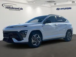 Atlas white / sol Neu 2025 Hyundai Kona N Line SUV | 33.990 € (Fairer Preis)
