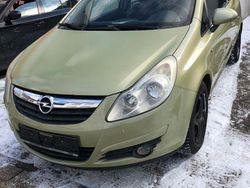 Grün Gebraucht 2007 Opel Corsa Limousine | 2.299 € (Fairer Preis)