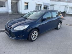 Blau Gebraucht 2014 Ford Focus Kombi | 2.500 €