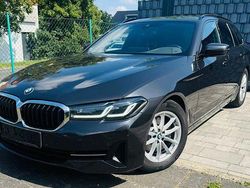 Grau Gebraucht 2020 BMW 520 Performance Kombi | 24.999 € (Fairer Preis)