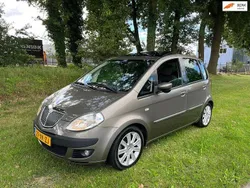 Grau Gebraucht 2007 Lancia Musa Van / Kleinbus | 2.075 €
