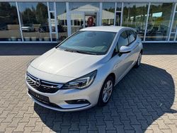 Silber Gebraucht 2016 Opel Astra Dynamic Limousine | 13.990 € (Fairer Preis)