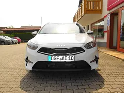 Cararraweiss Neu 2025 Kia Ceed Sportswagon 4 Kombi | 26.880 € (Fairer Preis)