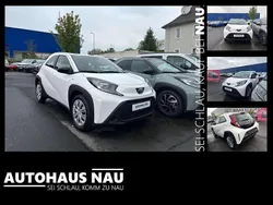 Schneeweiß Neu 2025 Toyota Aygo Play Kleinwagen | 15.390 €