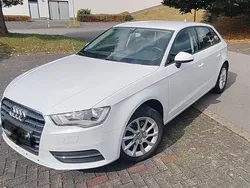Weiß Gebraucht 2014 Audi A3 Sportback Ambiente Limousine | 10.600 € (Fairer Preis)