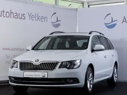 Weiß Gebraucht 2016 Skoda Superb Ambition Kombi | 11.990 € (Guter Preis)