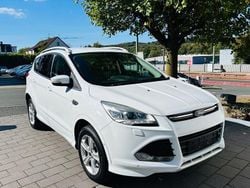 Frostweiß Gebraucht 2015 Ford Kuga Individual SUV | 11.900 € (Fairer Preis)