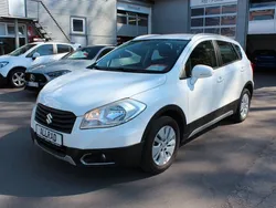Weiß Gebraucht 2014 Suzuki SX4 S-Cross Comfort SUV | 10.350 € (Etwas zu teuer)