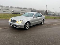 Silber Gebraucht 2002 Mercedes E240 Avantgarde Limousine | 3.400 € (Guter Preis)