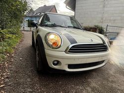 Weiß Gebraucht 2010 Mini Cooper Coupé Coupé | 2.700 €