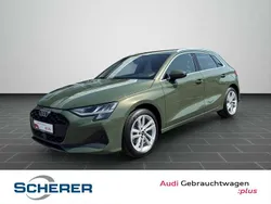 Distriktgrün metallic (metallic) Gebraucht 2024 Audi A3 Ambiente Limousine | 30.490 € (Superpreis)