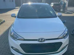 Weiß Gebraucht 2016 Hyundai i20 Kleinwagen | 5.500 € (Guter Preis)