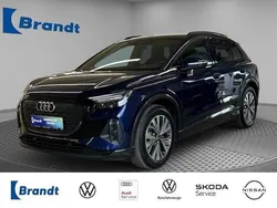 Blau Gebraucht 2022 Audi Q4 e-tron Basis SUV | 27.890 € (Teuer)