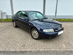 Blau Gebraucht 1999 Audi A4 Performance Limousine | 900 € (Guter Preis)