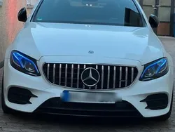 Weiß Gebraucht 2019 Mercedes E220 AMG line Limousine | 34.500 € (Fairer Preis)