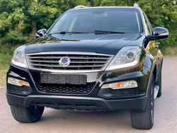 Schwarz Gebraucht 2017 Ssangyong Rexton SUV | 8.980 €