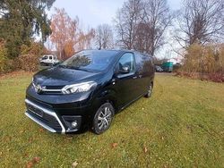 Schwarz Gebraucht 2022 Toyota Proace Verso Team Van / Kleinbus | 32.000 € (Guter Preis)