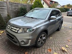 Grau Gebraucht 2016 Suzuki Vitara Comfort+ SUV | 14.990 € (Fairer Preis)