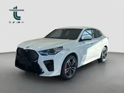 Weiß Neu 2025 BMW iX2 M Sport SUV | 62.290 € (Teuer)