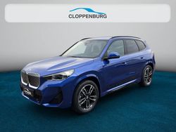 Blau Neu 2025 BMW iX1 Luxury Line SUV | 56.255 € (Etwas zu teuer)