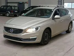 Luminous sand Gebraucht 2017 Volvo V60 Business Edition Kombi | 9.990 € (Superpreis)