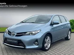 Tokiorot perleffekt Gebraucht 2016 Toyota Auris Hybrid Edition-S Limousine | 13.999 € (Fairer Preis)