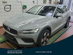 Vapour grey / metallic Gebraucht 2023 Volvo V60 CC Plus Kombi | 36.750 € (Guter Preis)