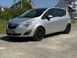 Silber Gebraucht 2011 Opel Meriva Design Edition Van / Kleinbus | 2.222 € (Superpreis)