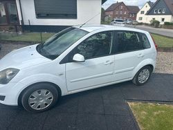 Weiß Gebraucht 2007 Ford Fiesta Ambiente Kleinwagen | 1.200 € (Fairer Preis)