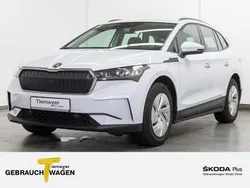 Weiß Gebraucht 2023 Skoda Enyaq iV Loft SUV | 24.880 € (Guter Preis)