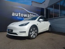 Weiß (metallic) Gebraucht 2023 Tesla Model Y Long Range SUV | 35.900 € (Fairer Preis)