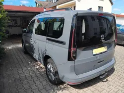 Grau Gebraucht 2022 VW Caddy Life Van / Kleinbus | 25.700 € (Guter Preis)
