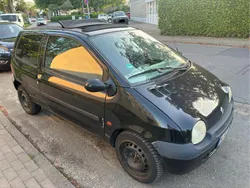 Schwarz Gebraucht 2002 Renault Twingo Kleinwagen | 830 €