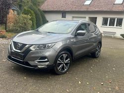 Grau Gebraucht 2018 Nissan Qashqai Tekna SUV | 12.600 € (Fairer Preis)