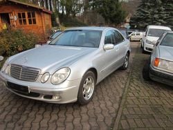Silber Gebraucht 2002 Mercedes E220 Classic Limousine | 2.780 € (Guter Preis)