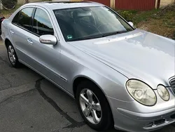Silber Gebraucht 2005 Mercedes E220 Limousine | 3.200 € (Fairer Preis)