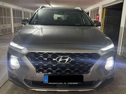 Grau Gebraucht 2020 Hyundai Santa Fe SUV | 33.000 € (Etwas zu teuer)