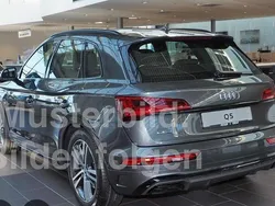 Grau Gebraucht 2018 Audi Q5 SUV | 32.500 €