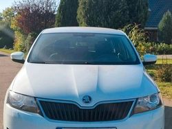 Weiß Gebraucht 2016 Skoda Rapid Joy Limousine | 10.500 € (Fairer Preis)