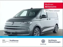 Grau Gebraucht 2024 VW Multivan Style Van / Kleinbus | 57.480 € (Fairer Preis)