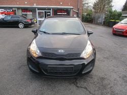 Schwarz Gebraucht 2015 Kia Rio Attract | 3.900 € (Fairer Preis)