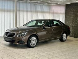 Braun Gebraucht 2013 Mercedes E200 Limousine | 17.290 € (Fairer Preis)