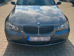 Grau Gebraucht 2006 BMW 318 Kleinwagen | 2.700 € (Teuer)