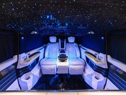 Schwarz Gebraucht 2024 Mercedes V300 Van / Kleinbus | 272.510 €