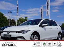 Pure white Gebraucht 2024 VW Golf VIII Life Kleinwagen | 25.860 € (Fairer Preis)