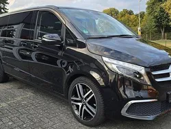 Schwarz Gebraucht 2022 Mercedes V300 Avantgarde Edition Van / Kleinbus | 64.899 € (Etwas zu teuer)